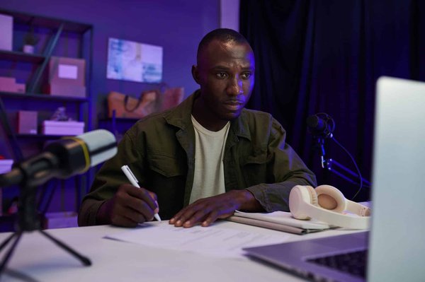 Quelles sont les meilleures techniques pour créer un scénario captivant dans un jeu de rôle textuel ?